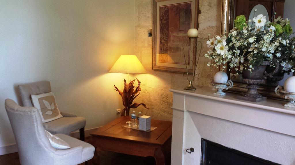 Chateau De La Grave Bourg-sur-Gironde Room photo